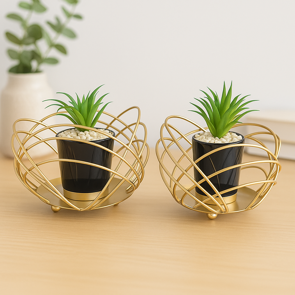 Caged plant pot
