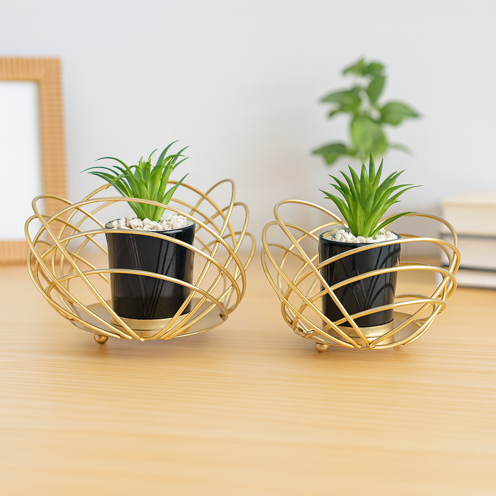 Caged plant pot